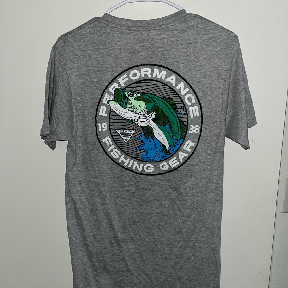Columbia t shirt